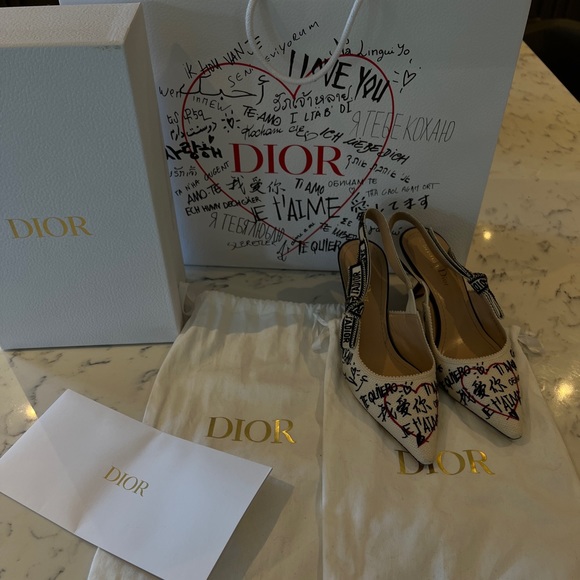 Dior Dioramour Graffiti Embroidery Slingback Pumps in white - Picture 3 of 9